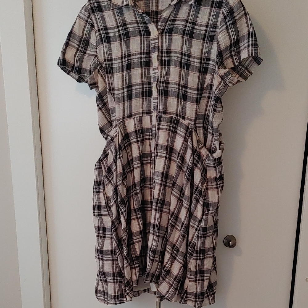 Button-Front Plaid Shirt Dress in Black and Cream